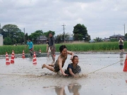 田んぼで泥んこ大運動会